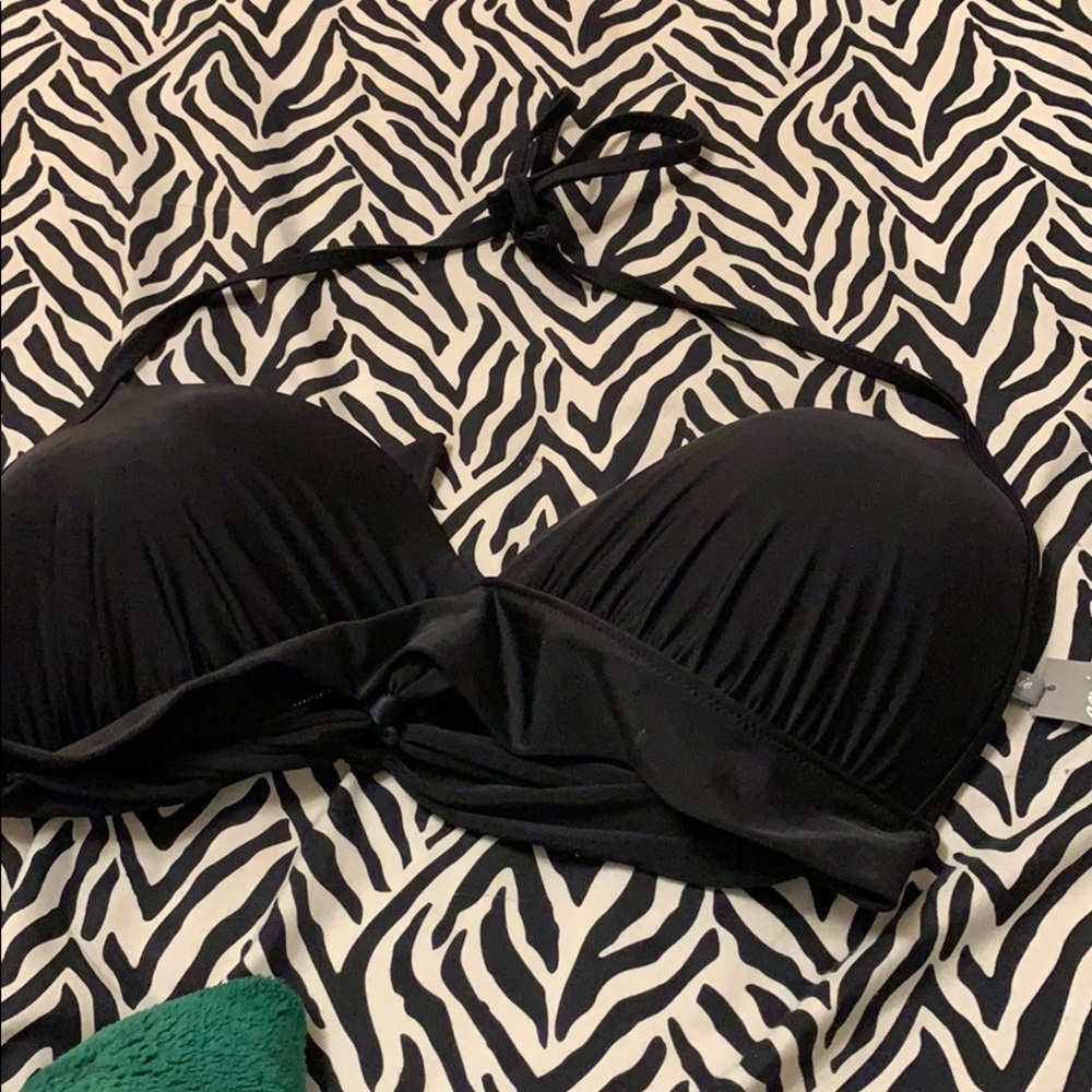 A black aerie bikini top never worn tag still on!